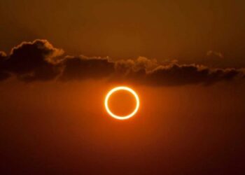 GÜNEŞ TUTULMASI | ÂYAT NAMAZI | İMAM HAMANEİ